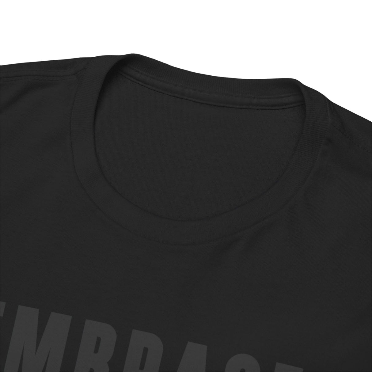 Embrassez votre esprit T-shirt tonal noir sur noir